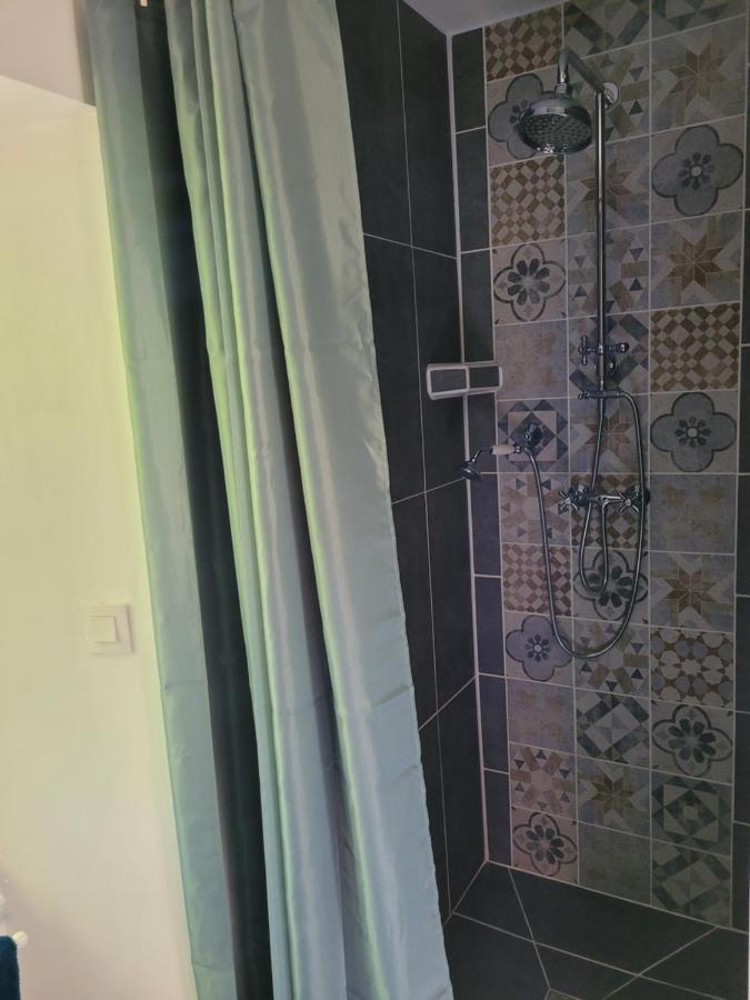 セル La Reyniere Bed & Breakfast エクステリア 写真
