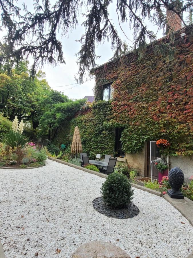 セル La Reyniere Bed & Breakfast エクステリア 写真